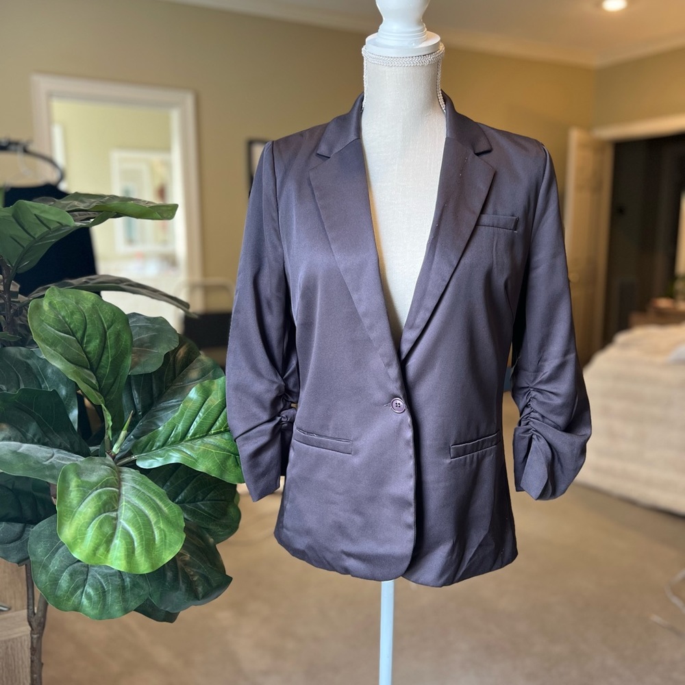 ☃️Doe & Rae Gray Blazer. Size M